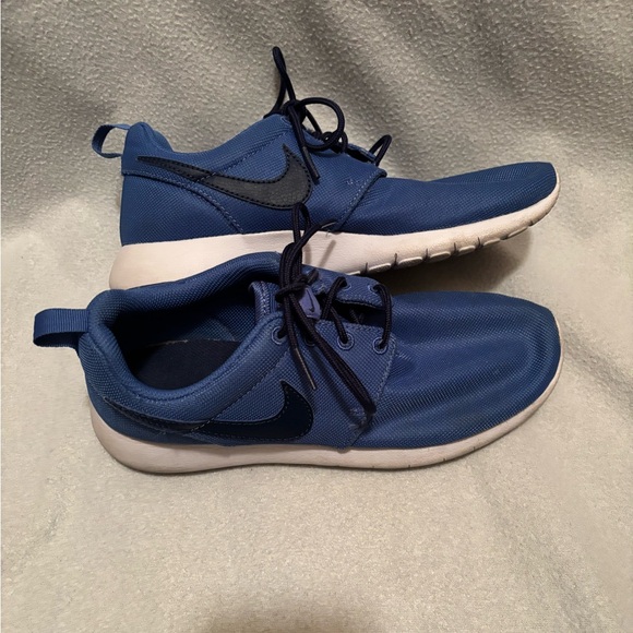 Nike Kids Blue and Black Athletic Shoes - Picture 2 of 4